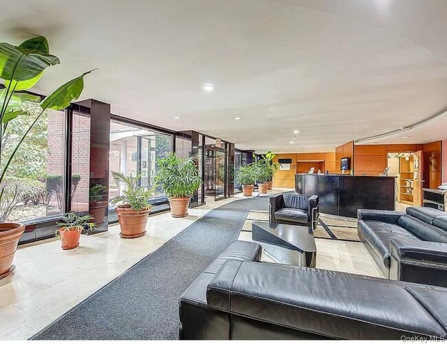 Building Photo - 139-15 83rd Ave