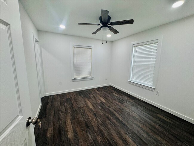 Building Photo - 20 Pine Trail