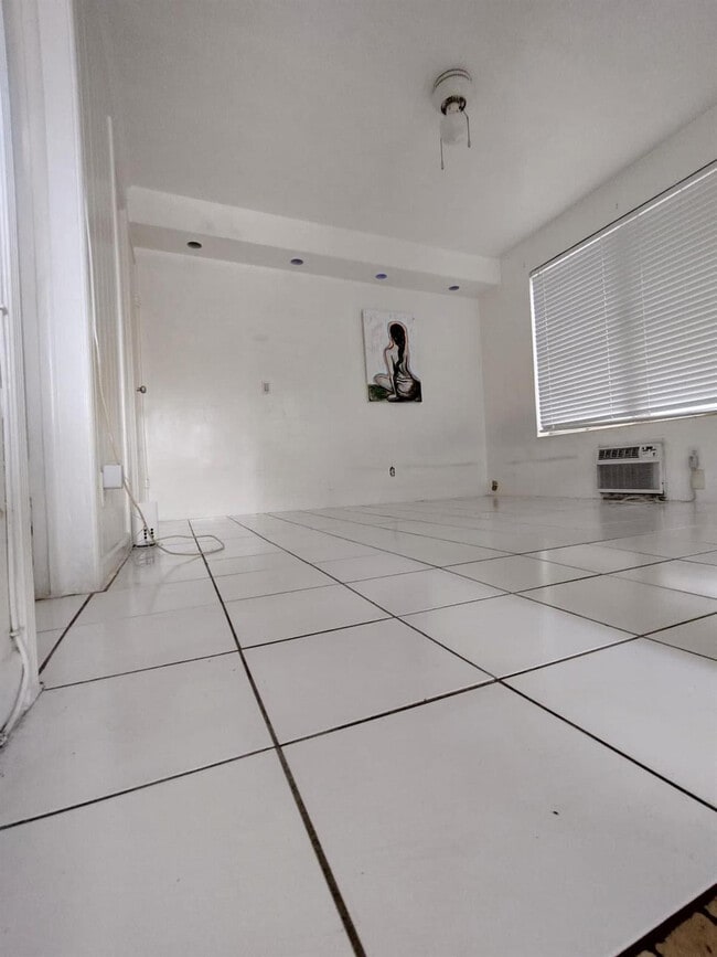 Building Photo - 1707 Thomas St