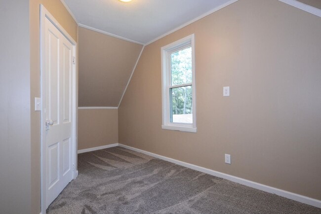 Building Photo - Beautiful 3-Bed 1.5-Bath Home in Forest La...