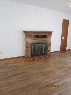 Building Photo - Spacious - lovely home in great location!