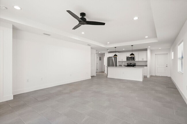 Building Photo - 1392 San Cristobal Ave
