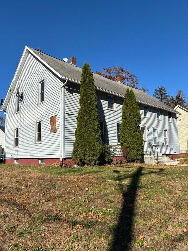 Building Photo - Fresh and updated 4 bedroom for immediate ...