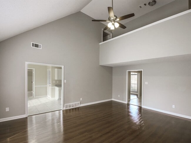 Building Photo - Charming 6 bed, 3 bath home on corner lot between S. Germantown and Hacks Cross.