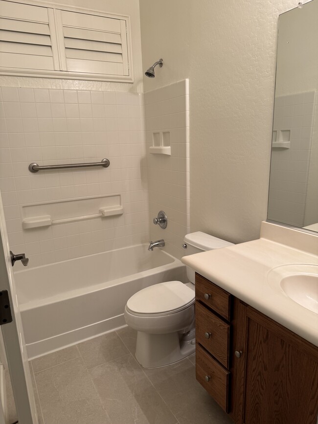 Guest Bathroom - 3339 E Comstock Dr