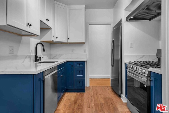 Building Photo - 223 N Almont Dr