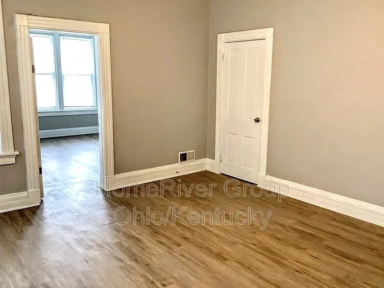 Building Photo - 122 Ash St