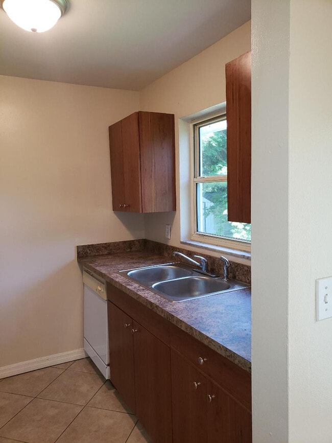 Building Photo - 2 Bed 1 Bath Home | Pet Friendly | Washer ...