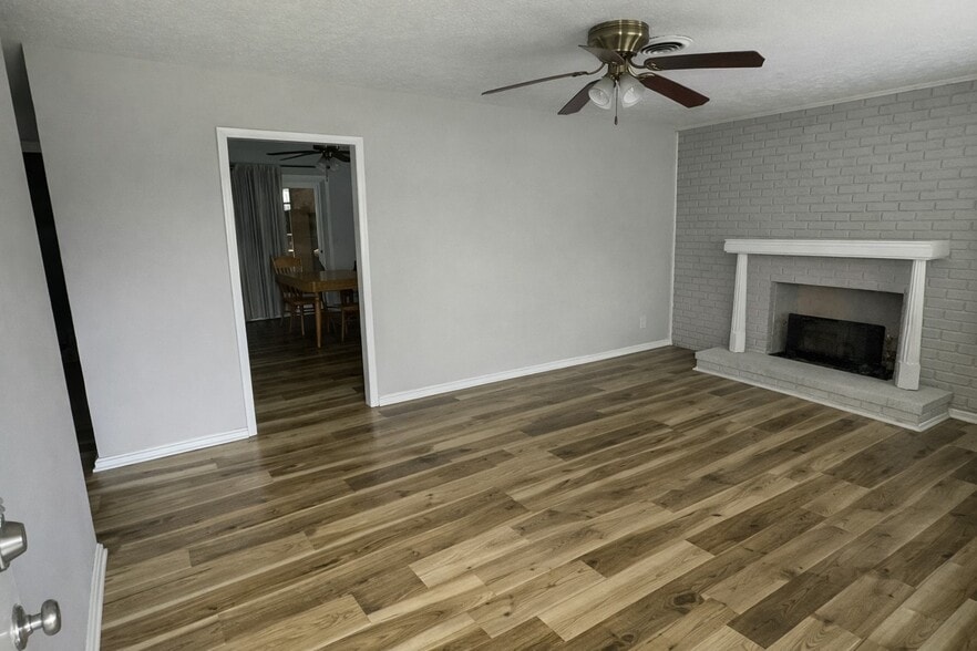 Building Photo - 730 Bradley Dr