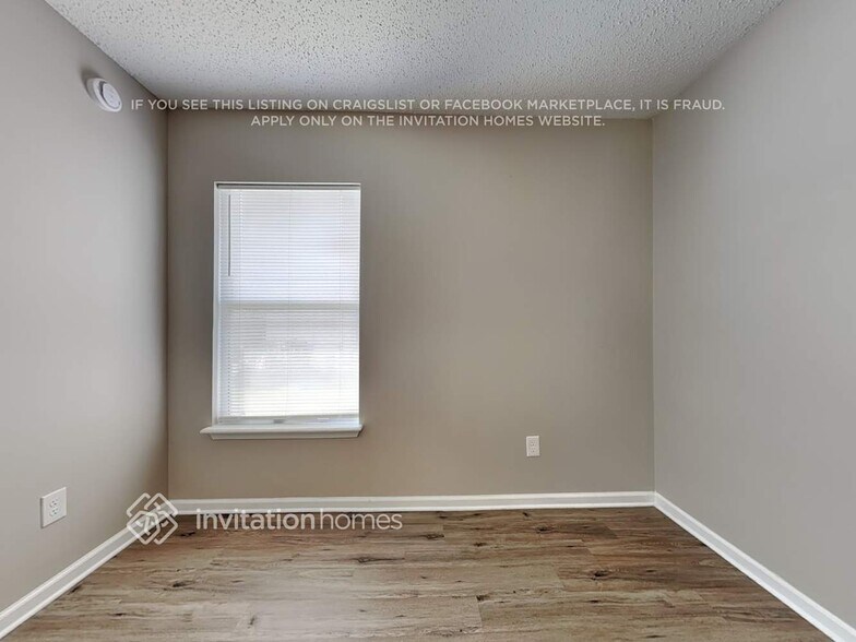 Building Photo - 1800 Northglen Cir