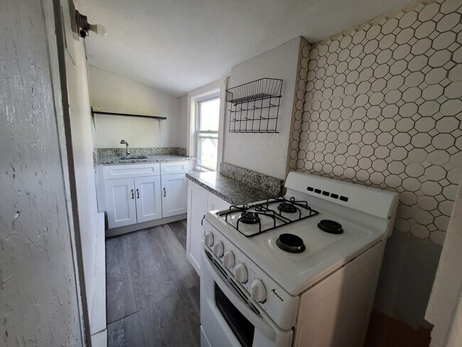 Building Photo - 12 Farnum St