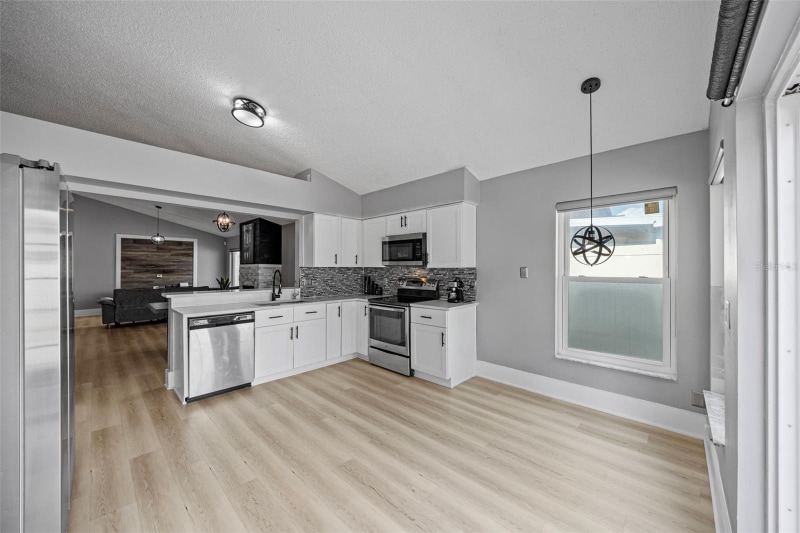 Building Photo - 10253 Allenwood Dr