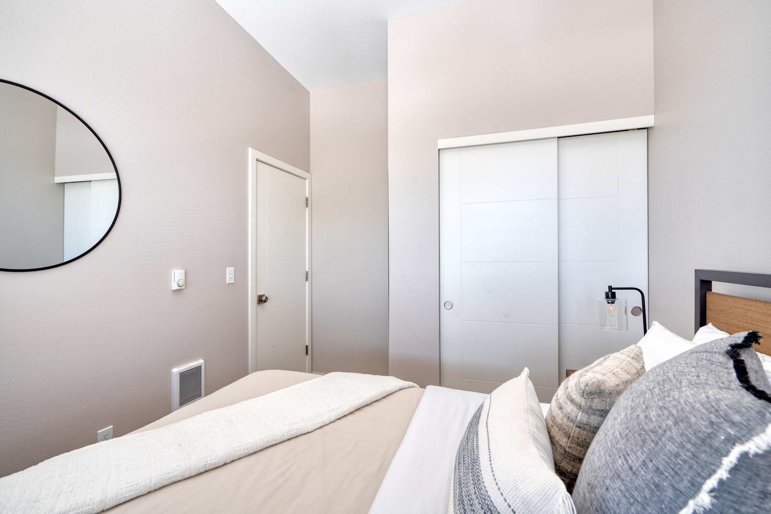 Building Photo - 1428 SE 19th Ave