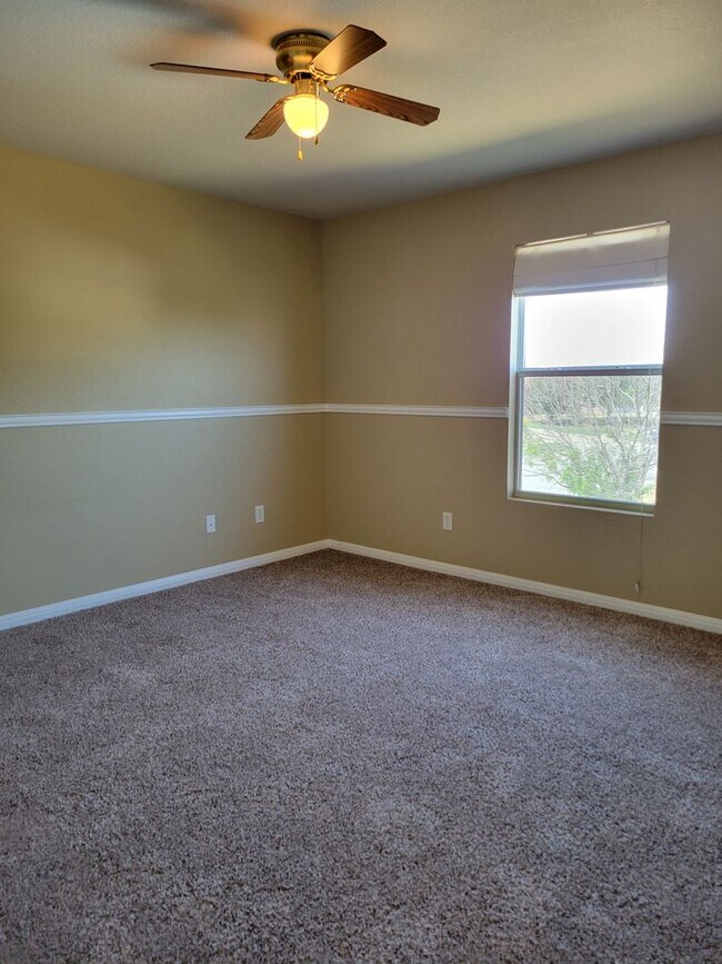 Building Photo - 2611 Echo Dr