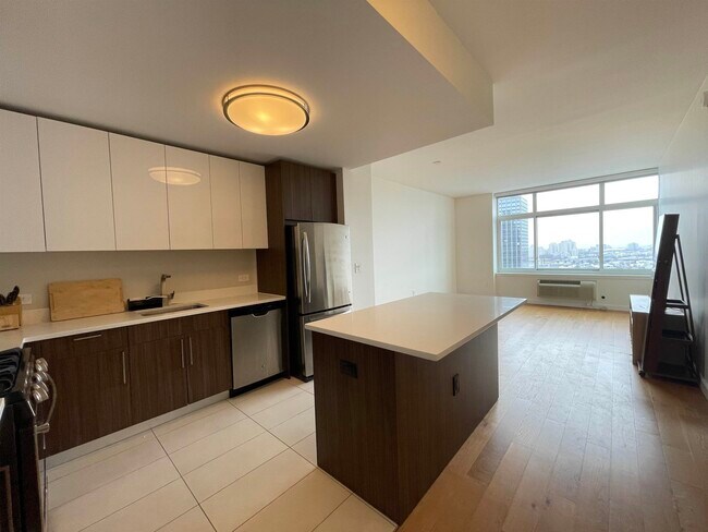 Building Photo - 110 1st St