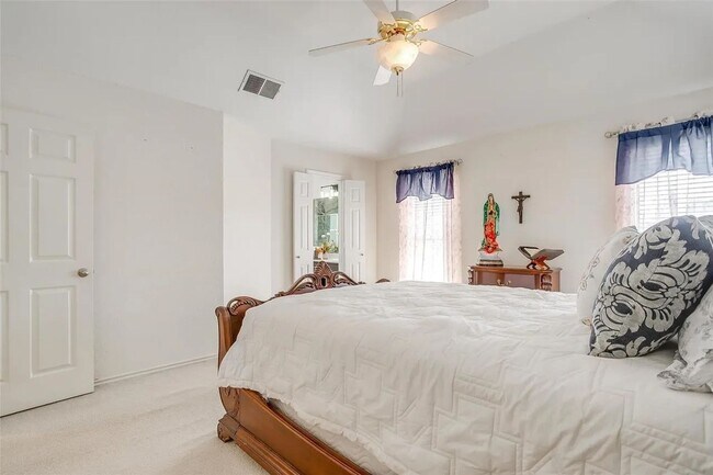 Building Photo - Spacious 4-Bedroom Home + Bonus Room with AC in Prime Lewisville Location