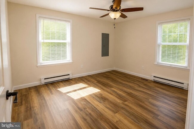 Building Photo - 427 Dogwood Dr