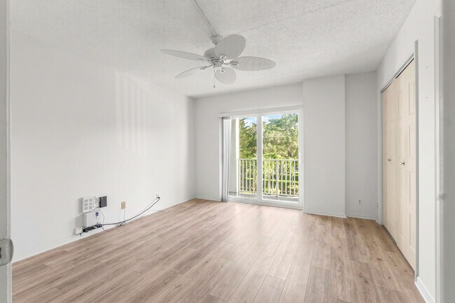 Building Photo - 950 Ponce De Leon Rd