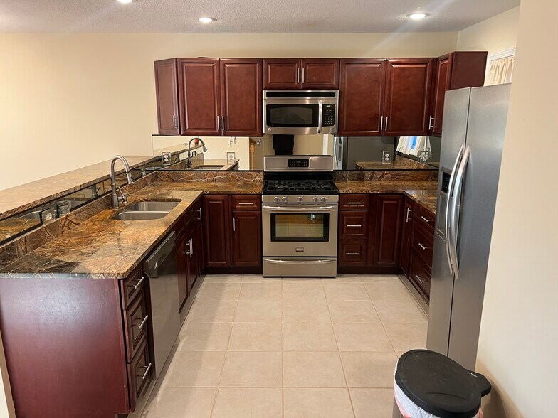 Kitchen w/ stainless steel appliances - 43 Rotunda Cir