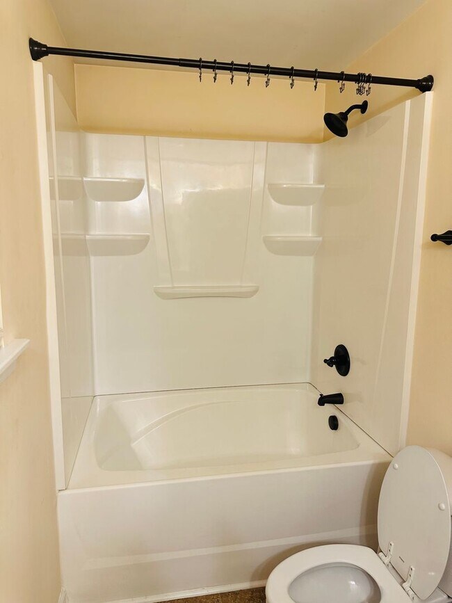 Building Photo - Spacious 4BR Home on 1.98 Acres with Modern Finishes in Tupelo Hills