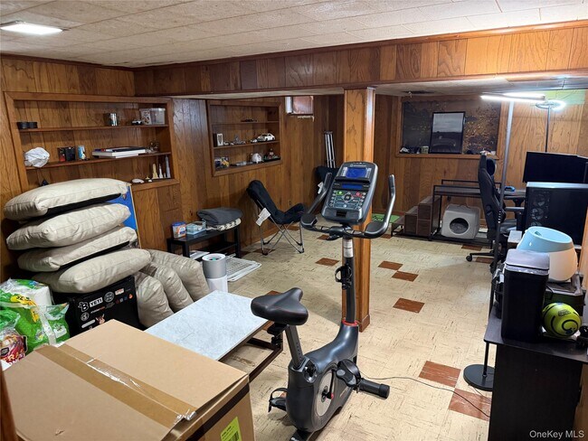 Building Photo - 222 Colonial Ave