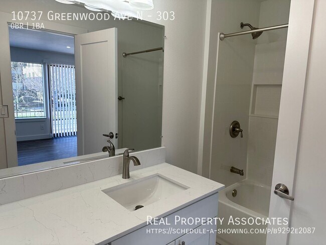 Building Photo - 10737 Greenwood Ave N