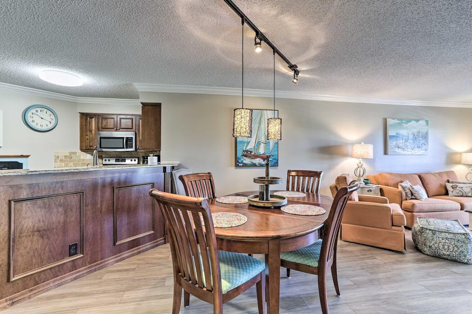 Building Photo - 6141 Bahia Del Mar Blvd S