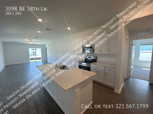 Building Photo - 3098 NE 38th Ln