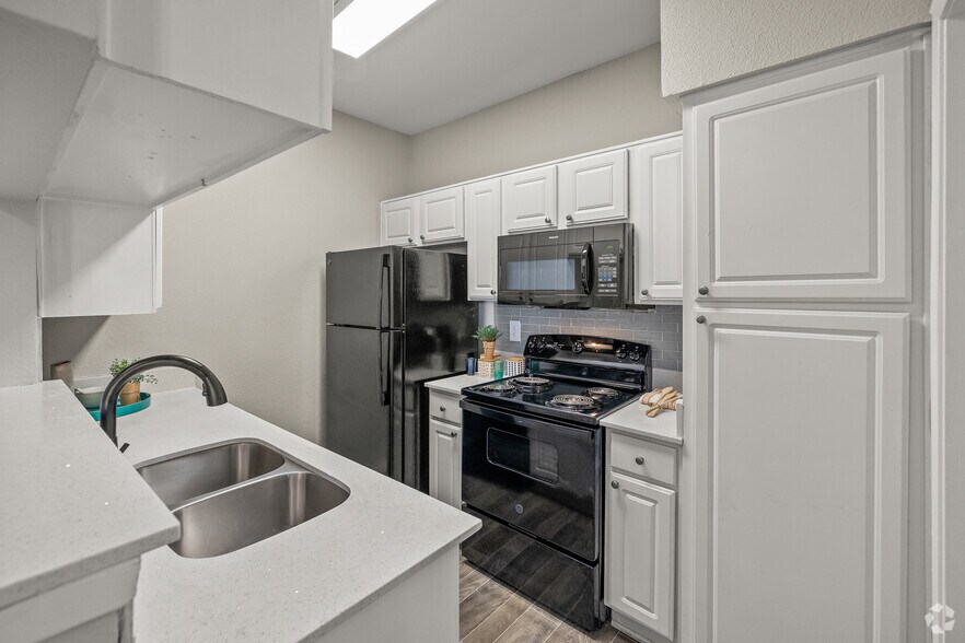 Primary Photo - Hidden Ridge Apartments