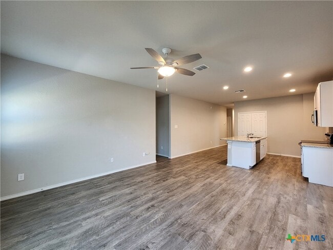 Building Photo - 621 Jennifer Cv