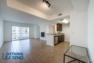 Building Photo - Spacious and stylish three-bedroom with pr...