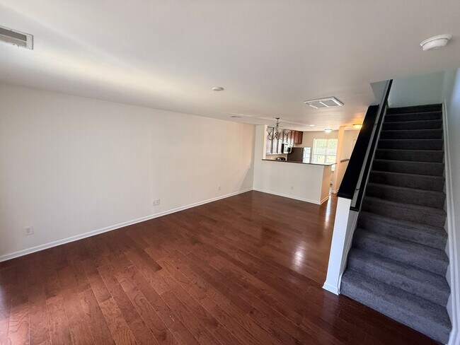 Building Photo - Upgraded Townhome