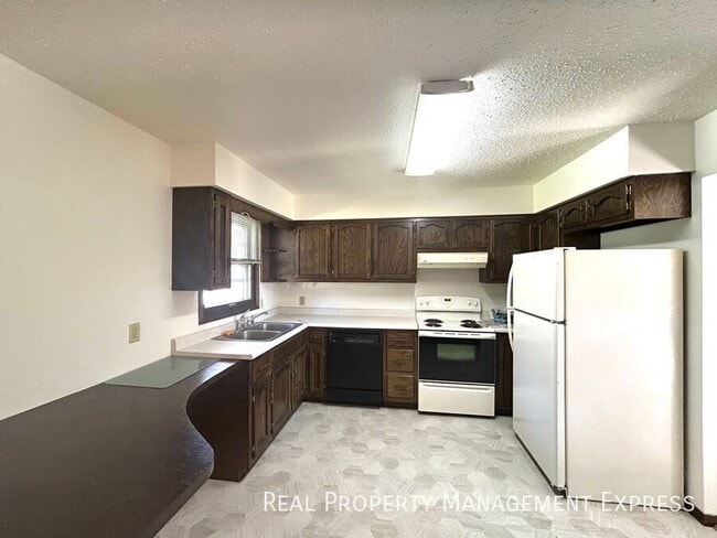 Building Photo - 3 Bedroom Home 1.5 Bath for Rent
