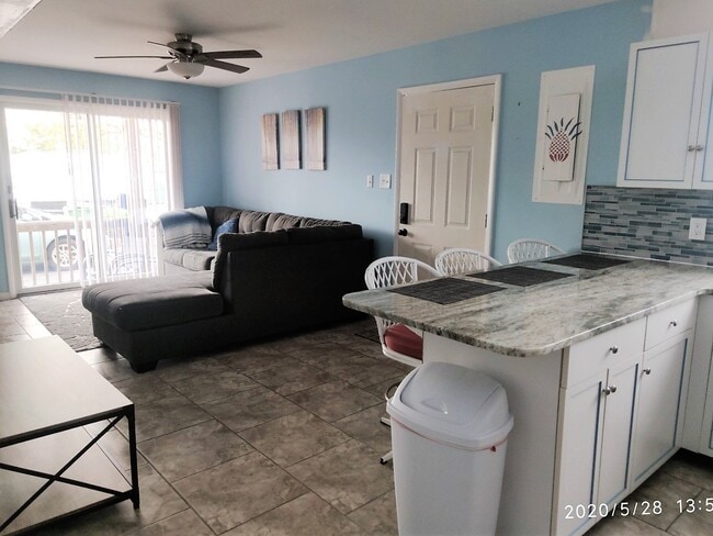 Building Photo - 105 Jamestown Rd