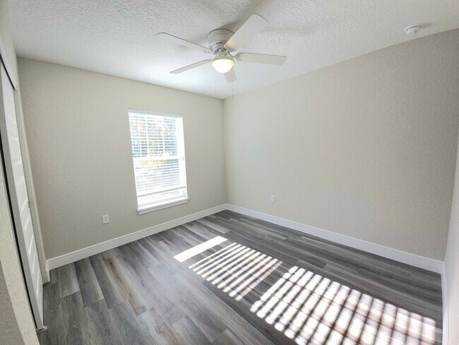 Building Photo - 15 Oak Trail