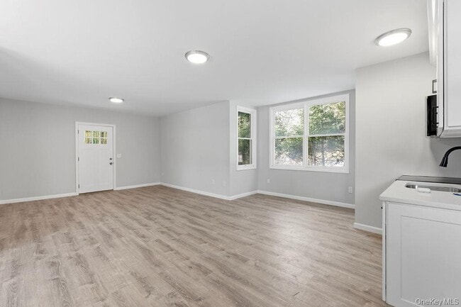 Building Photo - 452 Montauk Hwy