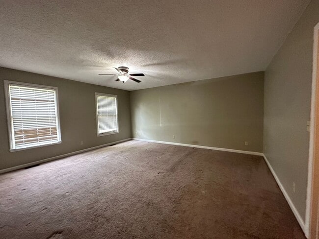 Building Photo - Three Bedroom Home in London, KY
