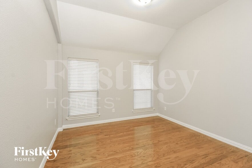 Building Photo - 1601 Lake Pine Dr