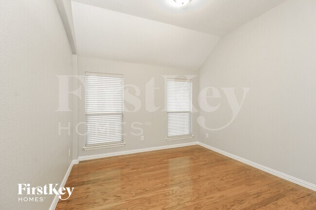 Building Photo - 1601 Lake Pine Dr