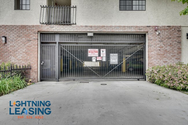 Building Photo - 5121-5125 Klump Ave
