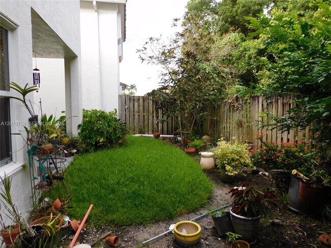 Building Photo - 14271 SW 150th Ave