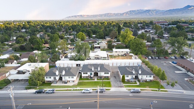 Building Photo - Two-bedroom Apartment in Murray!