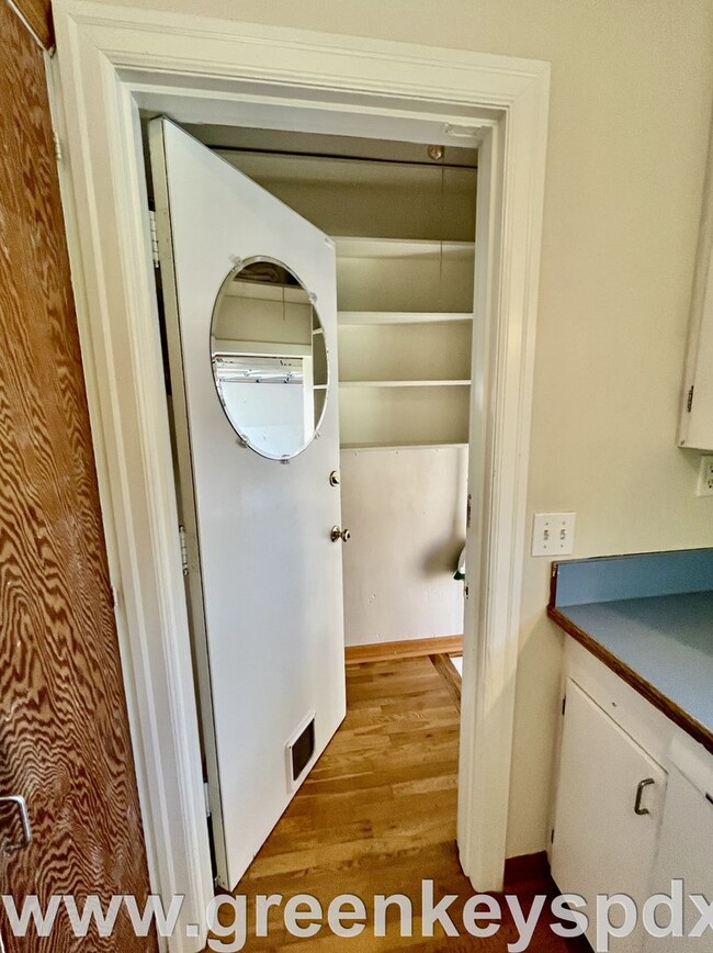 Building Photo - 2-Bedroom House in South Tabor with Fenced...