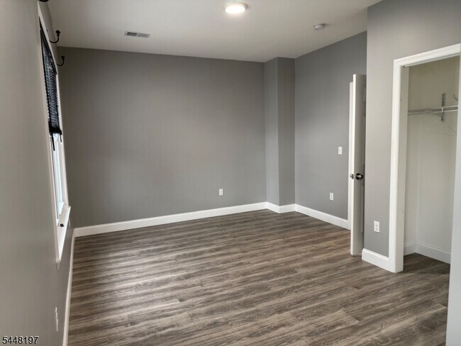 Building Photo - 25 Normandy Pl