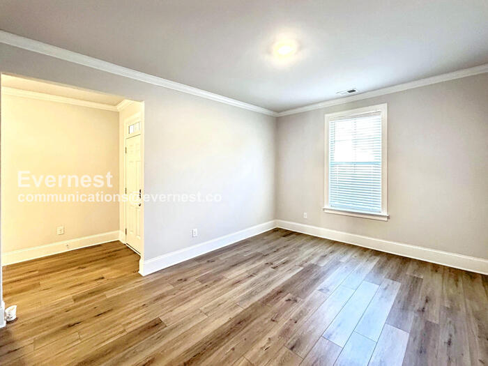 Building Photo - 331 Caledonia Ct