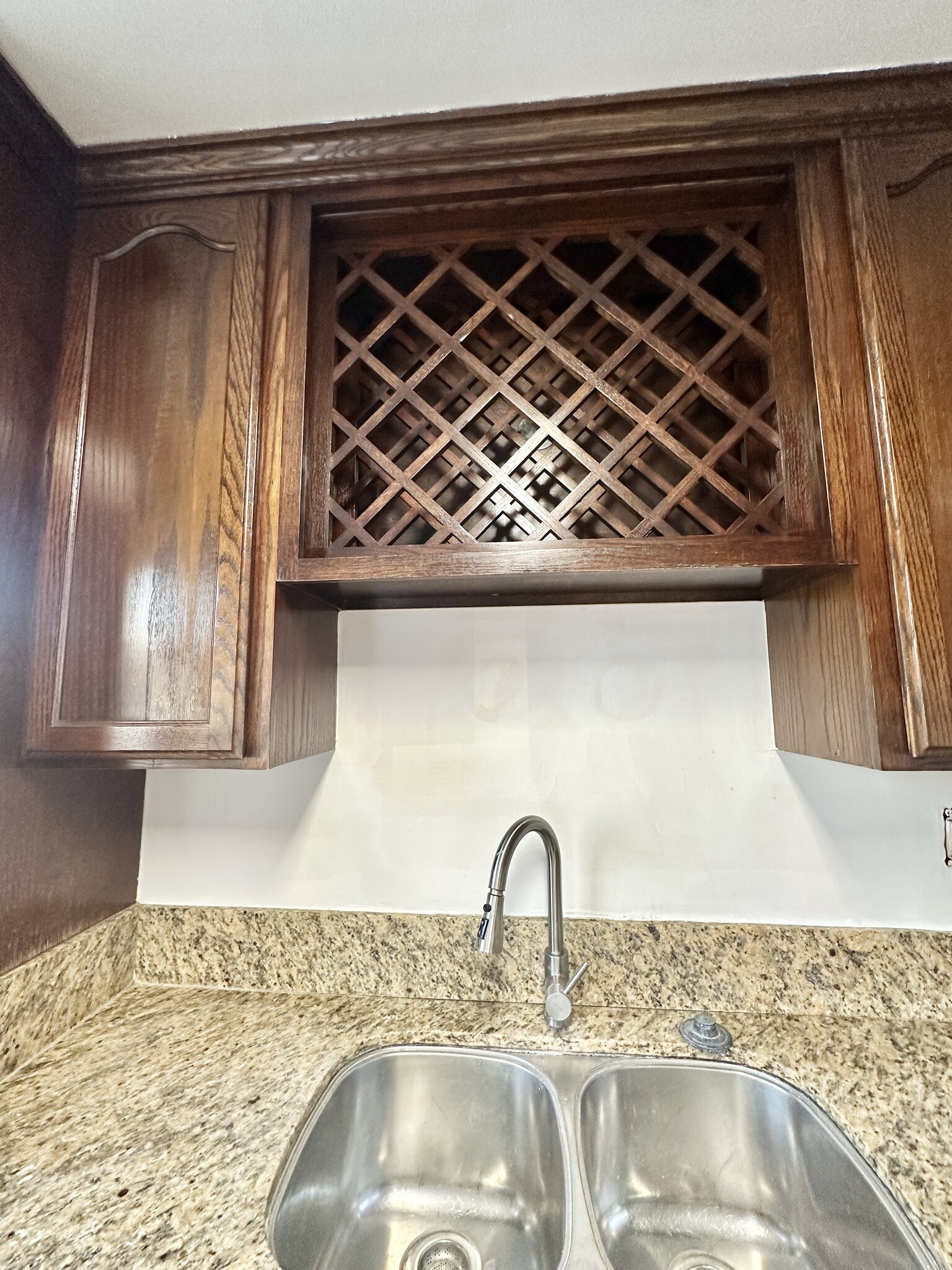 Building Photo - 1869 E Ocean Ave