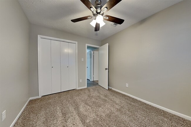 Building Photo - 10542 Waving Fields Dr
