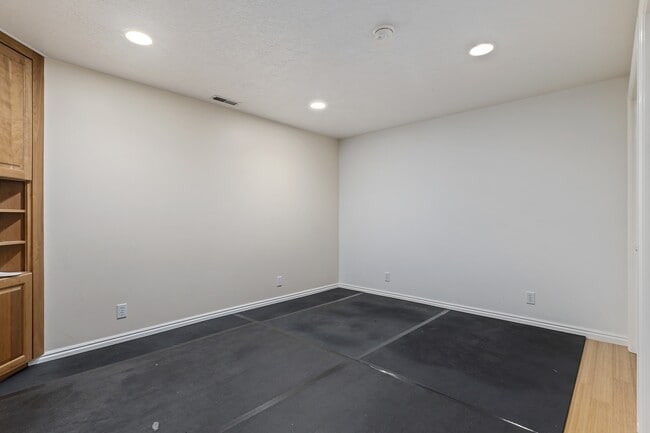 Building Photo - 3666 Pearblossom Cir