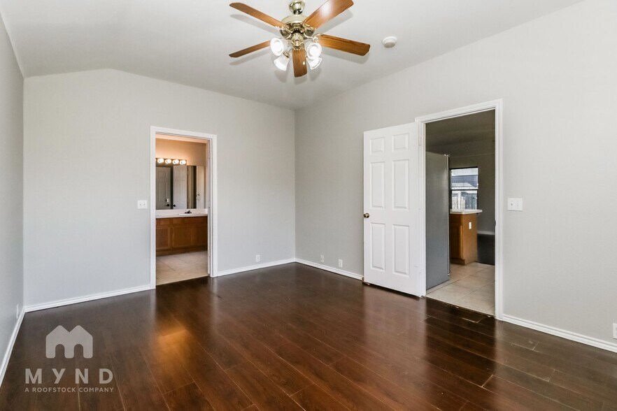 Building Photo - 14812 Lantern Dr