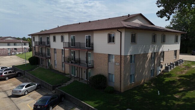 Building Photo - 831 Southwest Blvd